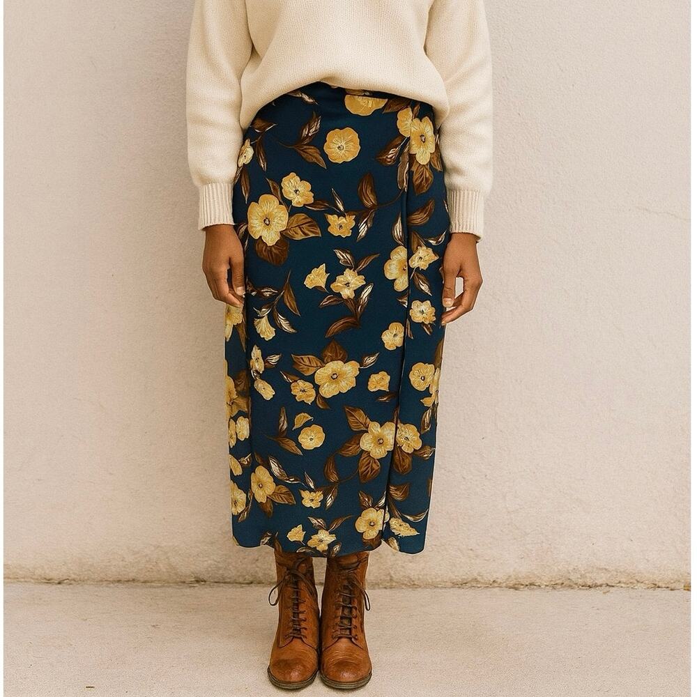 Charter Club 100% Silk Cream and Blue floral print Midi wrap Skirt size 8